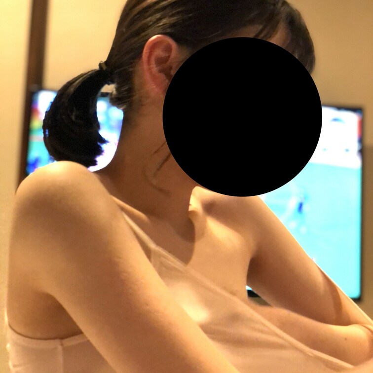 昨日公開させていただいた「少しずつ洋服を脱がされていくエッチ」のオフショット集です。