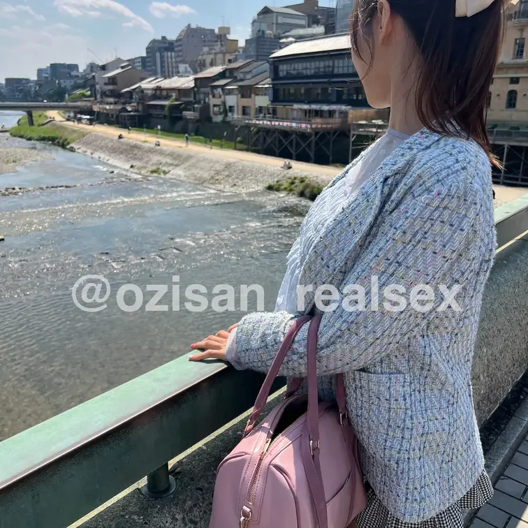 マッチングアプリで奇跡的に出会った20代グラビアモデル美女との密会デート
アプリでお喋りしていた時からエッチなこと
