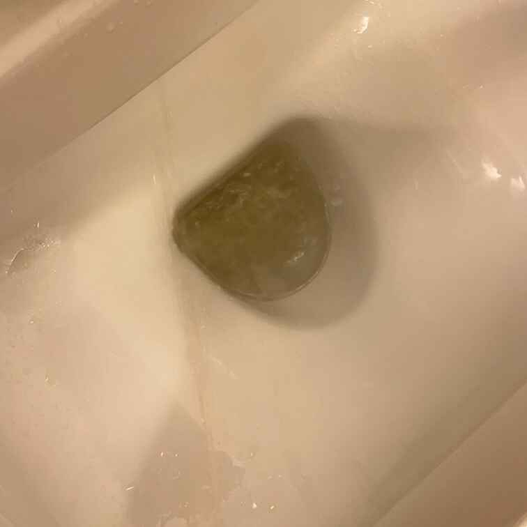 こぼしながら立ちしょんオナニー💕