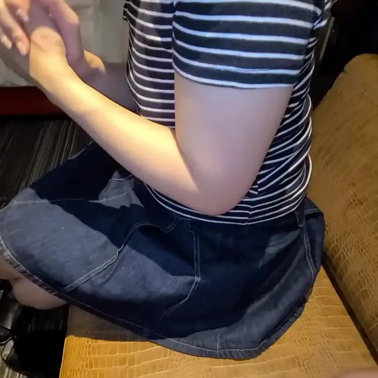 6-4-2_デニムフレア×水玉チラ
王道の水玉パンツでのチラリズム♪
冷蔵庫をのぞき込む姿勢やお風呂のお湯加減をみて
