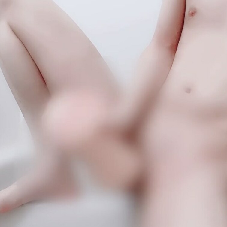 今回は「全裸」になった状態でオナホえっち...
この状態であまり動画撮らないから恥ずかしすぎた((

「裸系の動画