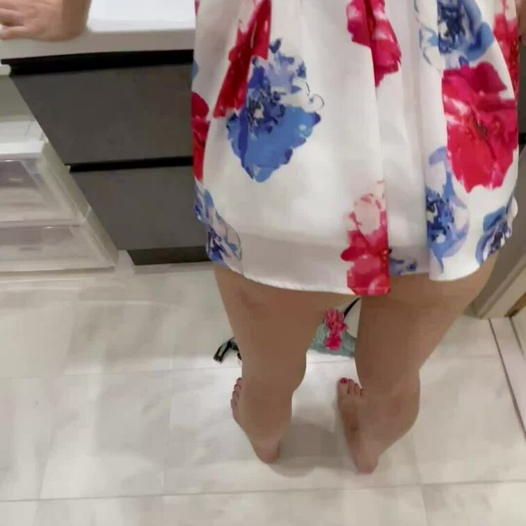 美人妻の着衣バック動画… 
カイ君のがいい、チンポちっさい、当たらないと言われながら欲情するM旦那…美人妻は痴女モード