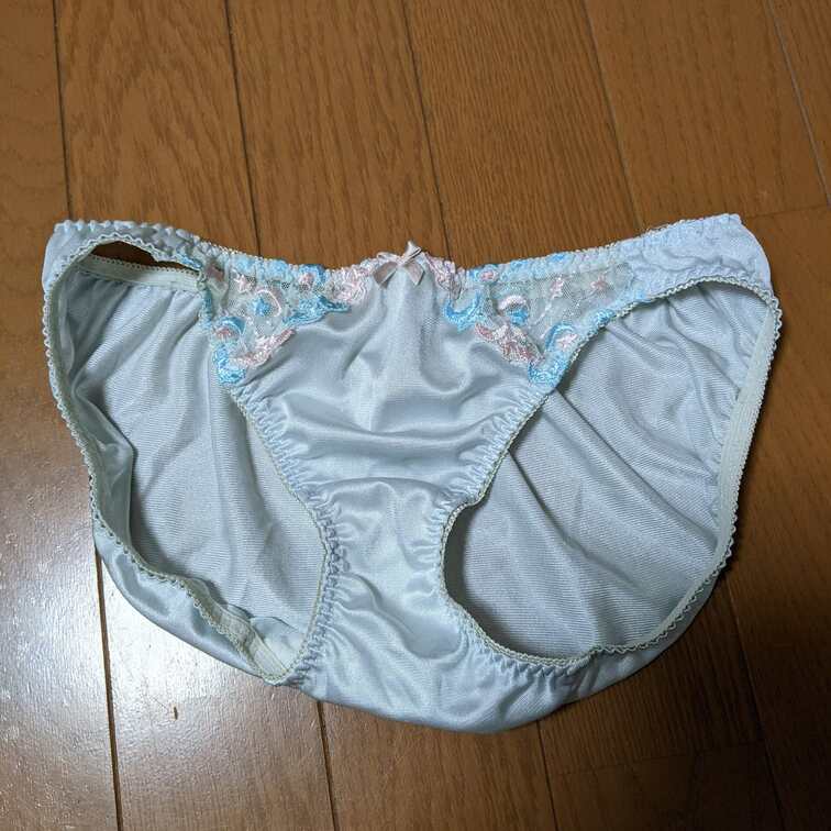 今日の下着です😍
3/27
クロッチ汚れあり😰