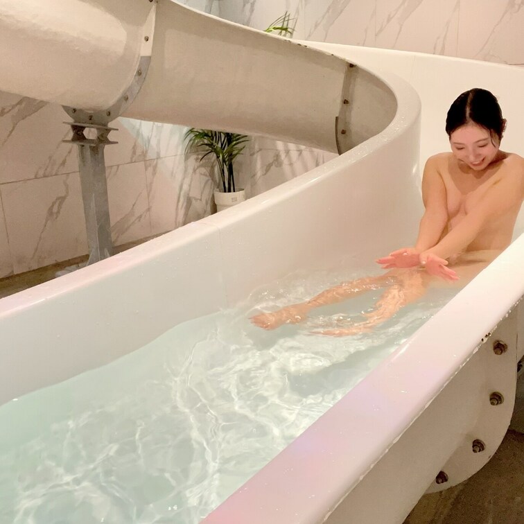 ♡いいね》ボタンを押すと、なっちが喜びます🍒✨
今回は西船橋にある、ウォータースライダーのあるホテルに行ってきたよ😆