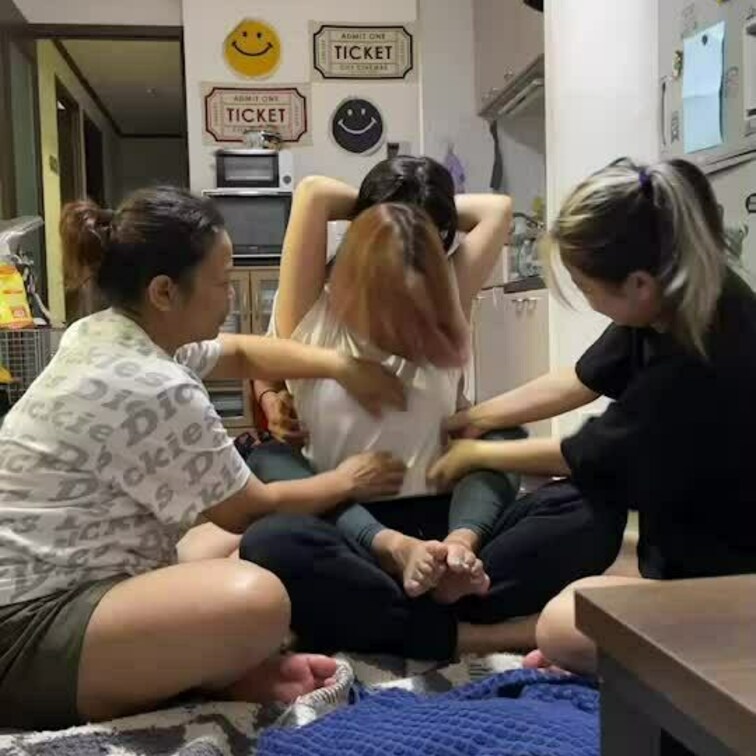 皆様いつもご購入ありがとうございます☺️
今回のくすぐり動画はこちらです👍

是非見てあげてくださいね(  ˆОˆ