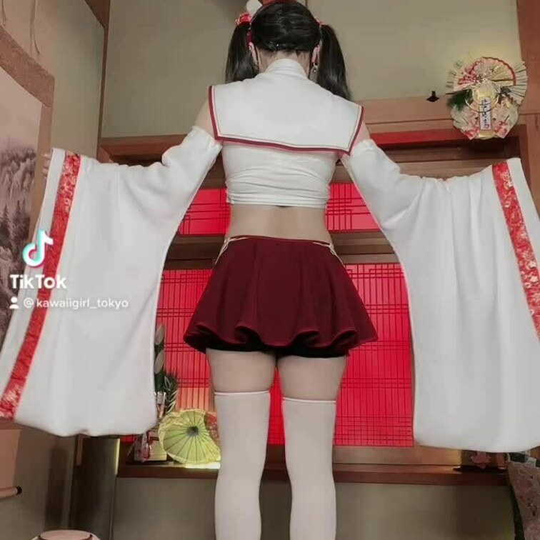 干支うさぎコスしたよんっ🐰
今すぐ[#えちかの]で検索!!
※TikTokへはプロフィールページのリンクからいけるよ