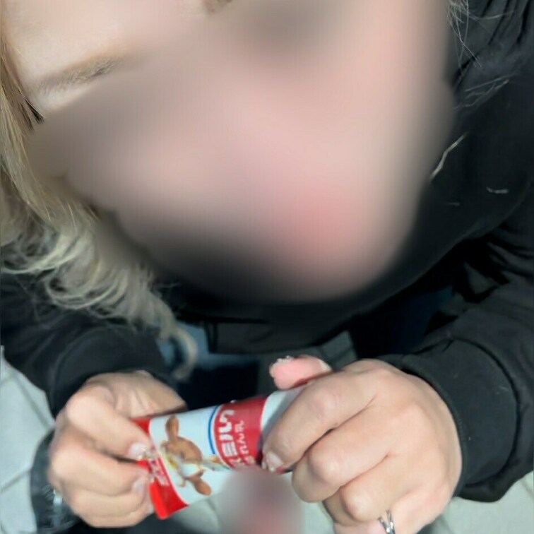 ミルクたっぷりちんちんにつけて舐め舐め😍