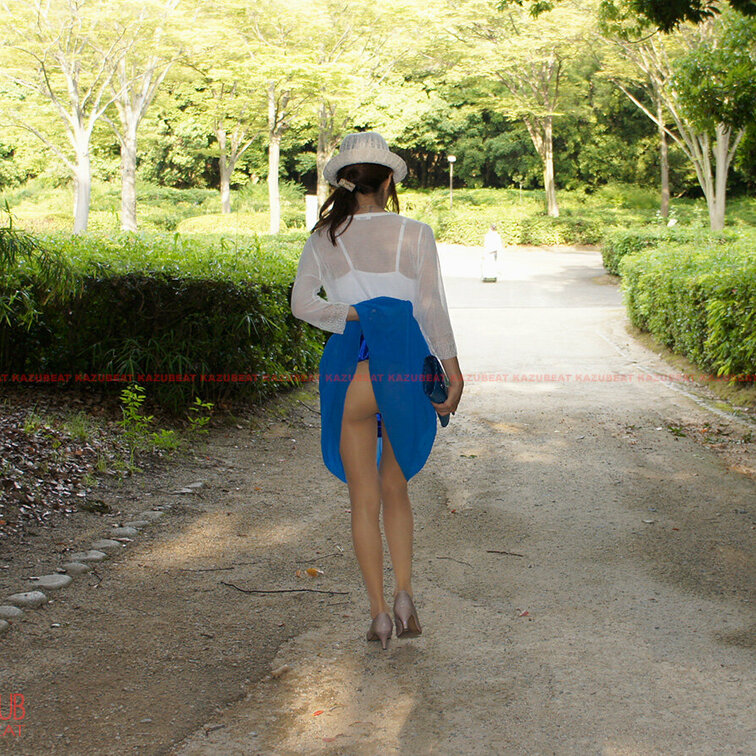 不倫にハマる他人妻さんとの森林公園パンチラ露出デート♪
スタンダードプランに続き画像と野外パンチラ動画を公開しましたよ