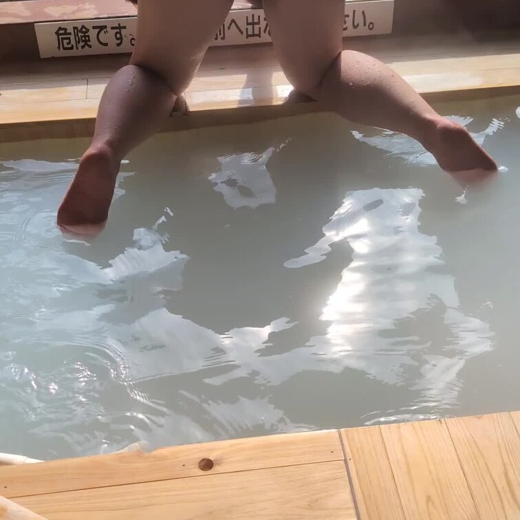 【デリ妻ゆいママの３連休温泉♨️動画】
昨日、爆乳ド変態妻を連れて温泉に㊙️
Tバック水着姿で絶景温泉に💦💦💦
エ