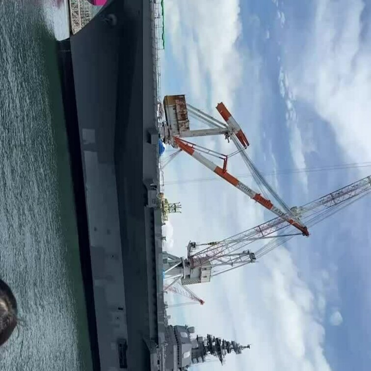 広島旅〜顔出しver〜

まずは僕の趣味で撮った空○○○改装中の「かが」

広島に戻って向かいに座ったおじさま達
