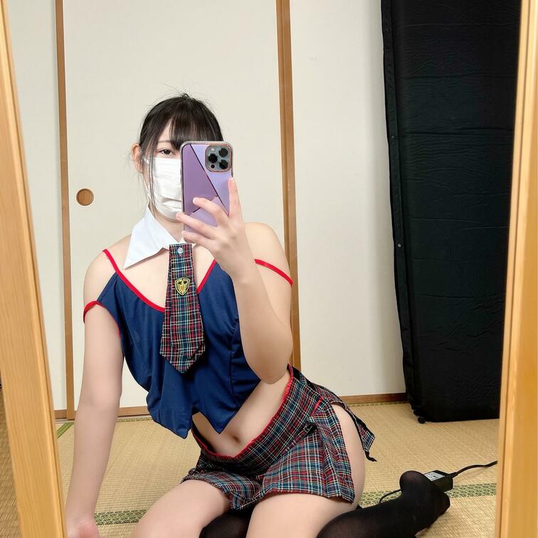 ちらっ♡