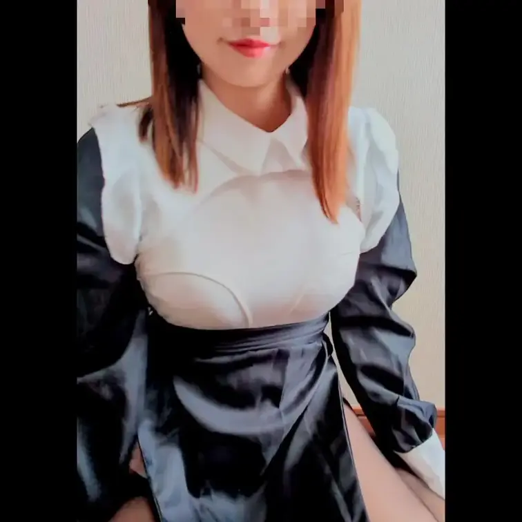 24分の長編です!!
今回は久々コスはシスターになってみました(♡˙³˙)!!
新しい卑猥なおもちゃをゲットしたのでシスターに試してみましょ〜( ˘ ³˘)♥
あニャルには〜いつでもおちんぽが入るようにバイブ装着で日常的に開発されています😘💜🩷
ストッキングを履いたまま腕サイズのでかすぎるディルドを足コキしたりそれをメリメリっと入れてしこしこしてみたり。。
おもちゃが沢山出てきて忙しい変態オナニーに仕上がりましたっฅ(♡ơ ₃ơ)ฅ