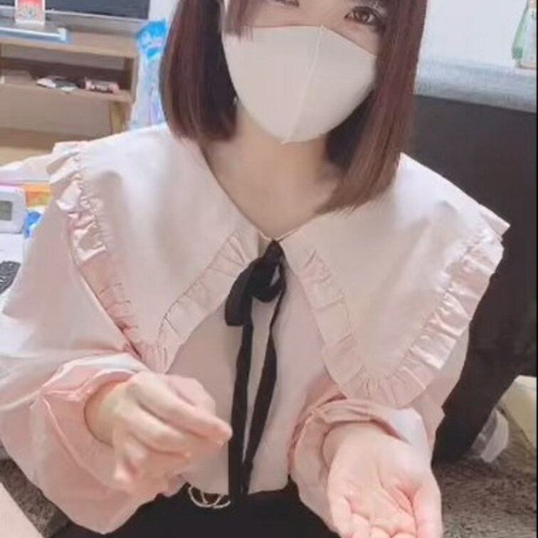 "ﾟ+*:;;:*　*:;;:*ﾟ
こんにちは、みゆだよ！😆✨

ローションでぬるぬるにして、優しく、じっくり手〇