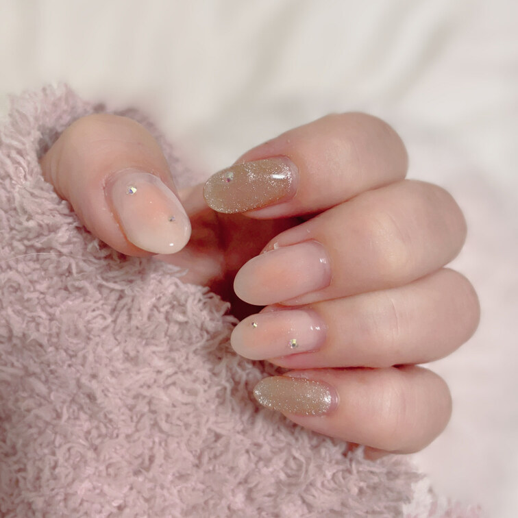 オマケ投稿です😝全然えっちくないので興味ない方はスルーしてね！笑

先日の投稿でネイル💅の変化に気づいてくれたファン
