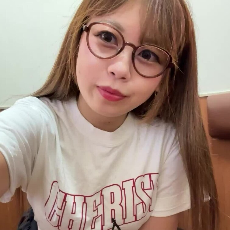 「カラオケでオナニーしちゃいました💕#1 のどかちゃん(24歳)」

カラオケの店内で徐々に服を脱ぎ始めるのどかちゃ