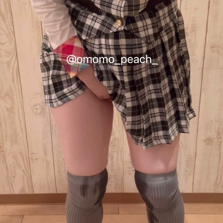 【おももだちの皆さんの前でおもらししてしまうアイドルおもも】
自らのファンを「おももだち」と呼ぶアイドルおもも
見事