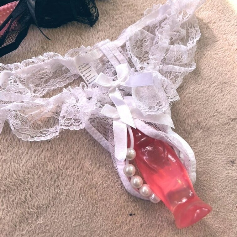 このおパンチュクロッチ穴あきなんです・・・