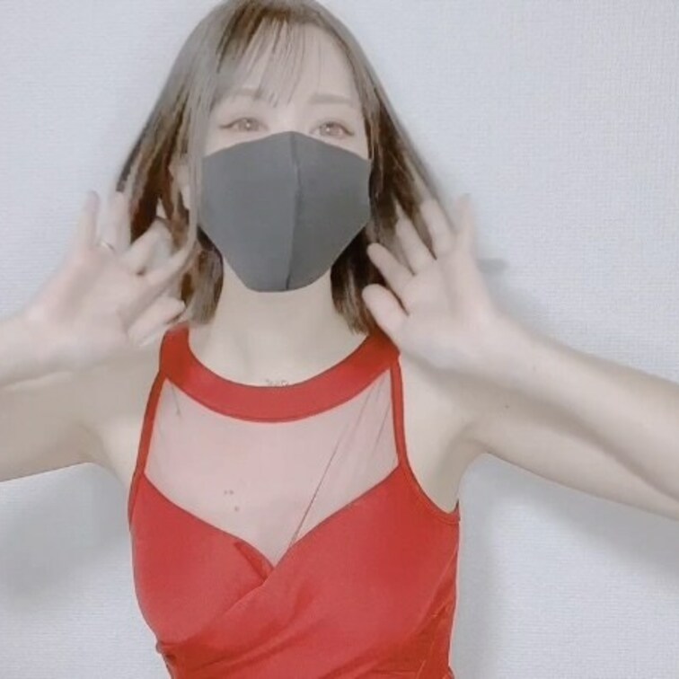 おはょ☀️
今日の夜に髪切って初のえっち投稿です💕