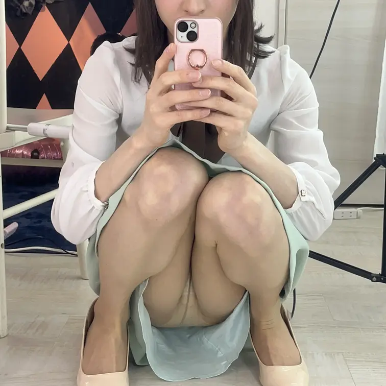 パンスト越しのパンチラってどう？？