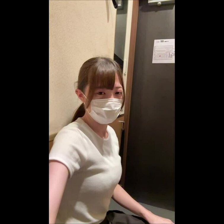 ネカフェでオナニーしちゃいました#7 れいなちゃん(25歳)

今日の変態美女は看護師のれいなちゃんです！
今回は