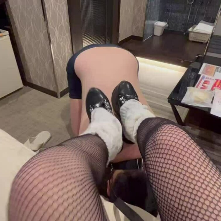 ただただ私の足元にひれ伏すマゾ