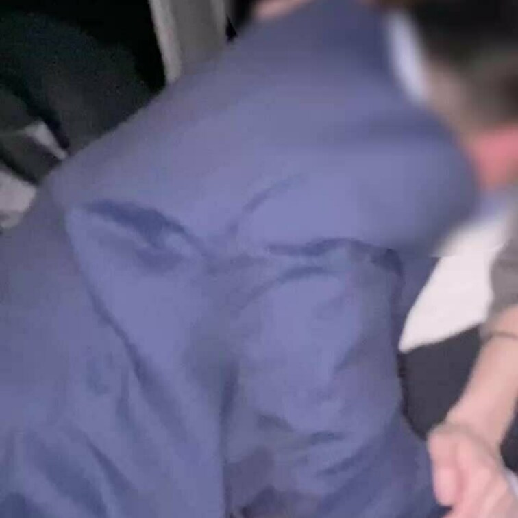 車内寝取られ編 いつもは○○○と一緒に乗っている後部座席でパパ以外に乳首を舐められて感じているゆう。イケナイママですね❤