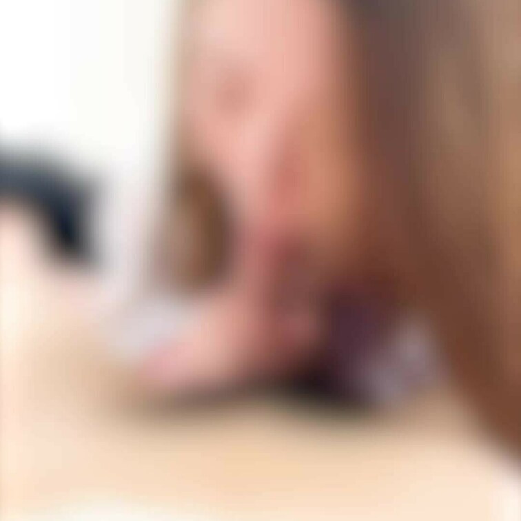 🔷サンプル動画🔷
ーーーーーーーーーーーーーーー
【初出し】不倫相手の男の子のを咥えて、、、

不倫相手の男の子