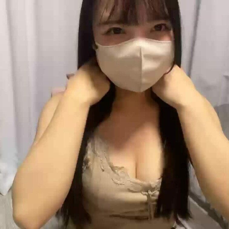 【なゆ 18 歳】

なゆさんのライブ配信動画です
生配信 だと、1 回の有料配信を視聴すると、おおよそ平均 5,