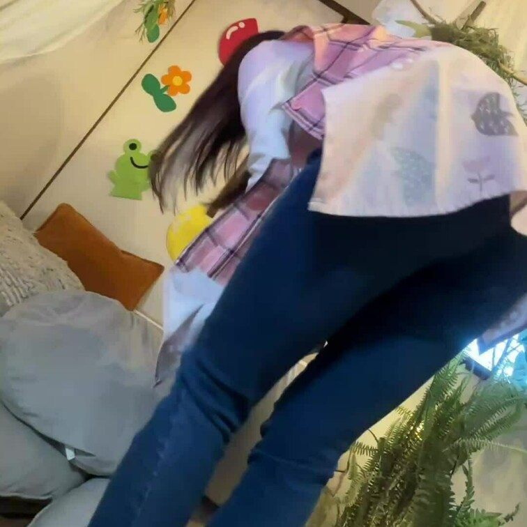 お片付け中でも君が主役！
どうしたのかな〜？👶💕