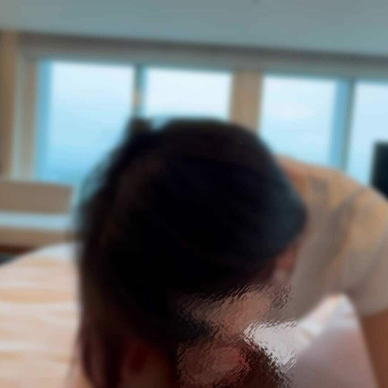 フェラ🍌からの得意の騎乗位👺
 K💃、チ◯コの硬さにご満悦らしく、相変わらず激しく乱れて叫んでます💕
 最後はエロい