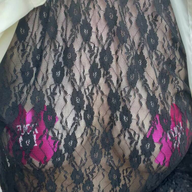 スケスケの服を着てニップレスだけで歩くなんて恥ずかしすぎるなぁ😽✨よかったらコメントくれると嬉しいですー！