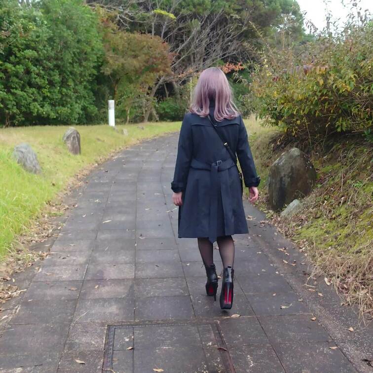 テクテクテク🚶ぺろーん💖
こんなレディが眼の前を歩いていたらどうします？？？
さわさわペロペロされたいなぁ💕