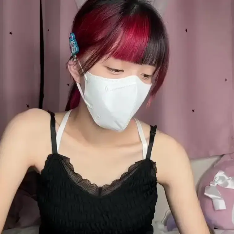 【みれい 20 歳】

みれいさんのライブ配信動画です
生ライブ配信だと、1 回の有料配信を視聴すると、おおよそ平