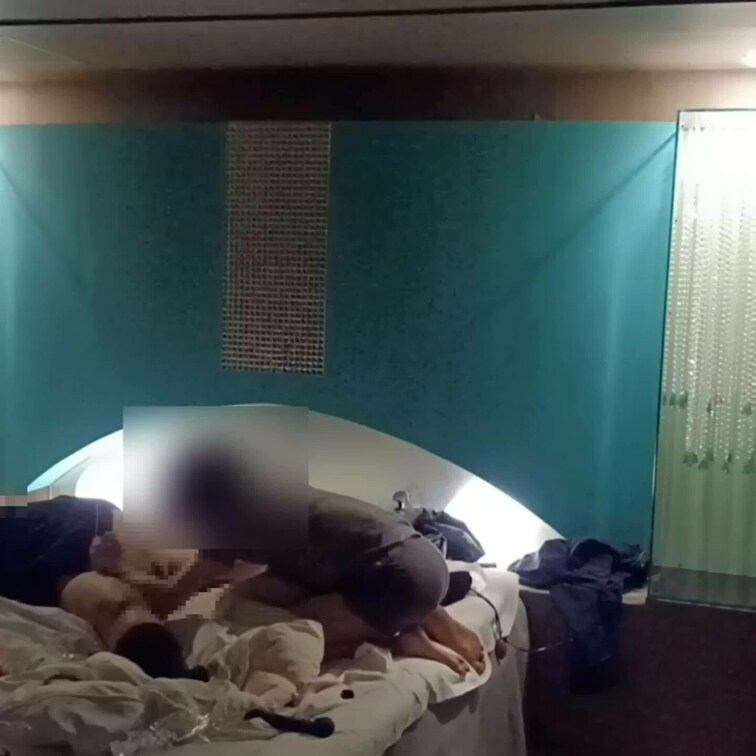 おもちゃ全制覇。イキまくり吹きまくり、膣圧でおもちゃ放出

潮吹きまくってベッドびしょびしょ。ツッコミアフター送迎付