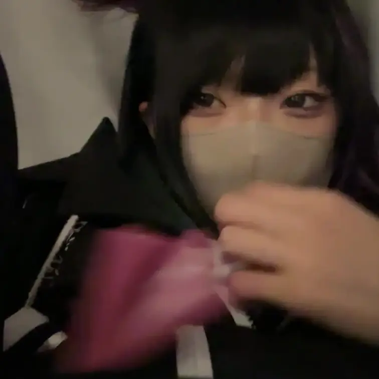 大変お待たせいたしました…ごめんなさい😭
カ○サちゃんがおまんこ見せてくれるらしいですよ