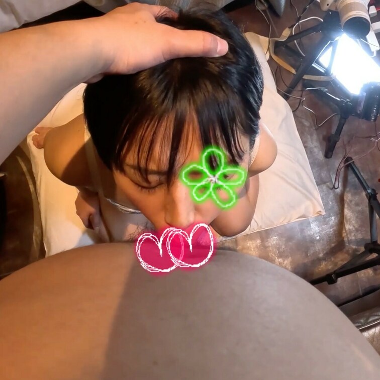 元S〇E４８の須〇ちゃん似の美人さんが出演してくれました。
黒髪ショートカットで音楽鑑賞が趣味の明るい性格の彼女ですが