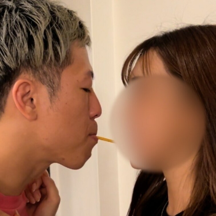 ポッキーの日ということで特別編！
みんなも見たことあるあの子とポッキーゲームした時の動画を特別に公開w

この子の