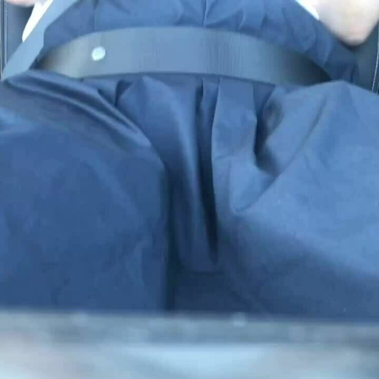 車内でのパンチラはよく撮影します🤗
対向車からは見えないと思いますが見えてるかもと思うと
我慢汁が出まくりです😅