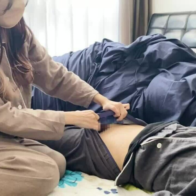 おはようございます！
お目覚めセックスのサンプル動画です🐣

お目覚めフェラからスタートして、素股からの騎乗位がな
