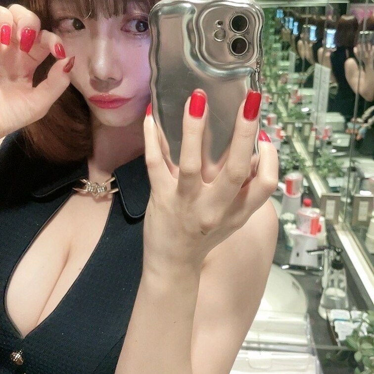 ネイル赤にしたの！❤️❤️
かわいいでしょ？😡😡