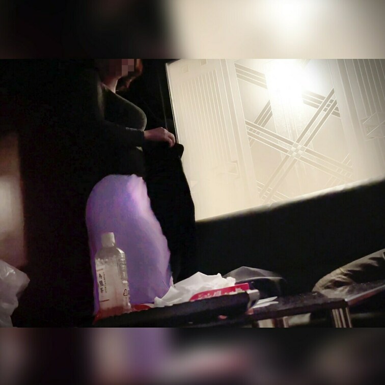 【無料】平日の昼間に専業主婦に会ってみた。
1回きりのワンナイト希望の29歳の主婦とマッチングしました。昼飲みしてでき