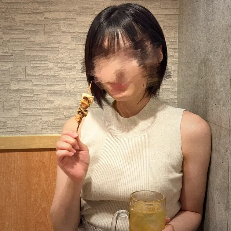 友達が大切にしてる彼女を、寝取り密会。
お堅いみ○ほ銀行員なのに、プライベートではイケないことしたがるバカ女。
駐車