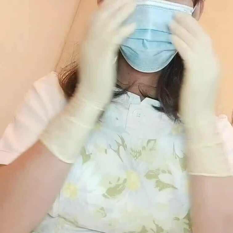 ラテックスグローブで乳首責め🧤