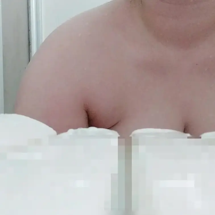おっぱいたゆたゆ集(〃∇〃)
昨日のお風呂で撮影したてだよ🩷🩷