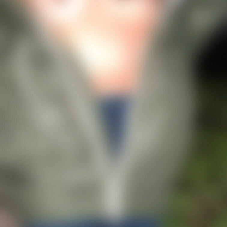 寒くなってきましたね
でも上着の下は裸でがんばります