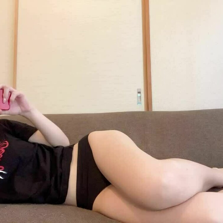 お休みでダラダラしながらエッチなビデオ見てたらムラムラしちゃってオナニーしちゃいました、、🥺❤️❤️