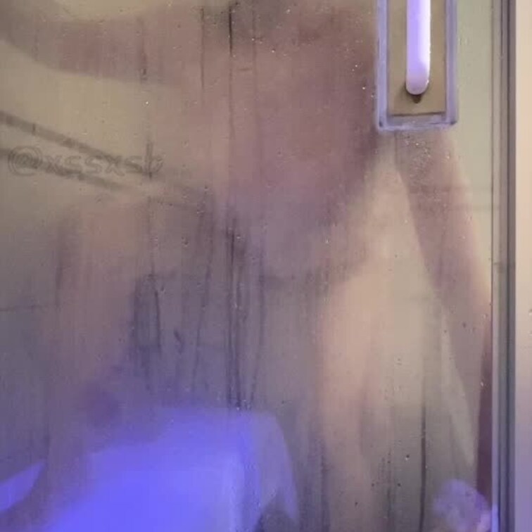 ギャルと2人きりサウナで汗だく生ハメ♡
正面Ver♡

サウナでムラついちゃったから、タオル取って襲っちゃった♡