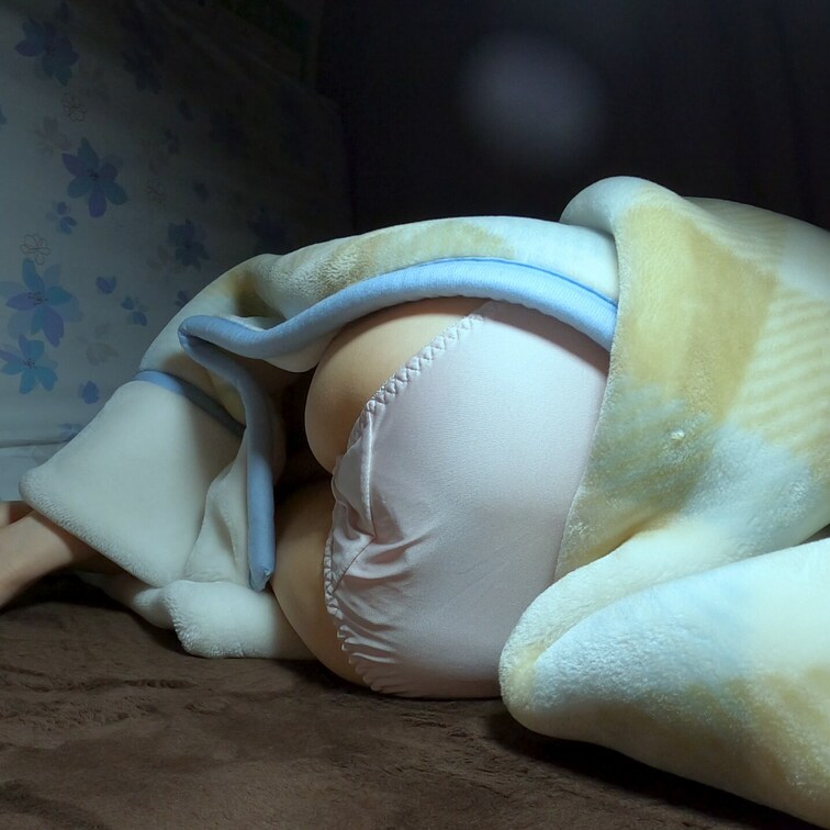 ゆうちゃん一昨日に生理🩸になりました。夜用ナプキン透けてるお尻いっぱいー💕　かわいい🤤🤤