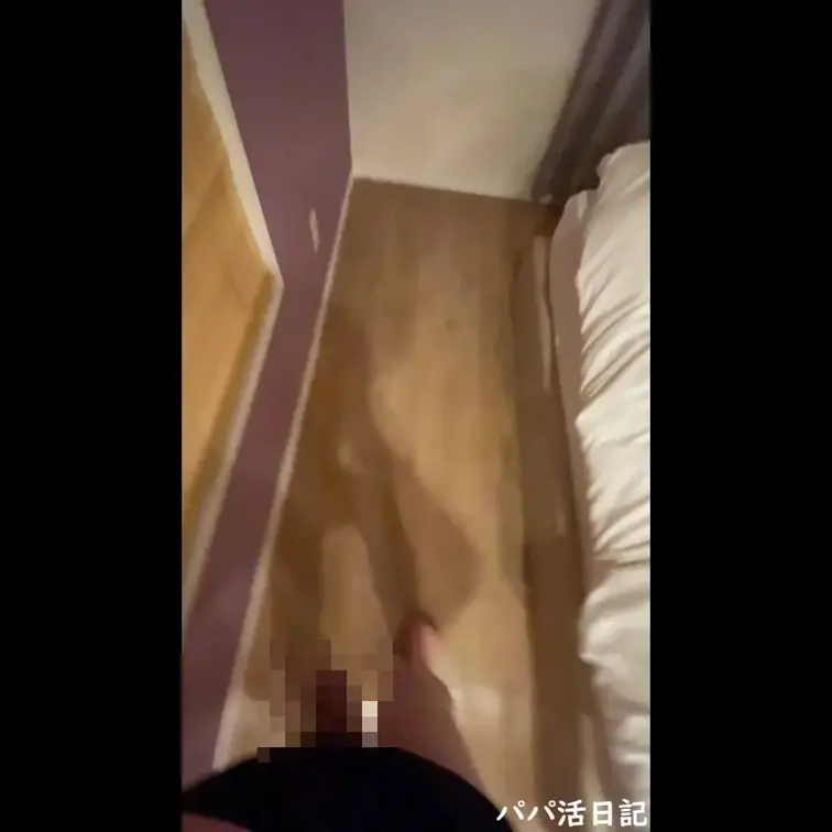 先週の動画の後にムラムラしてきたのでフェラでさくっと抜いてもらった映像です。
渋々してる女の子に口内射精して気分は最高