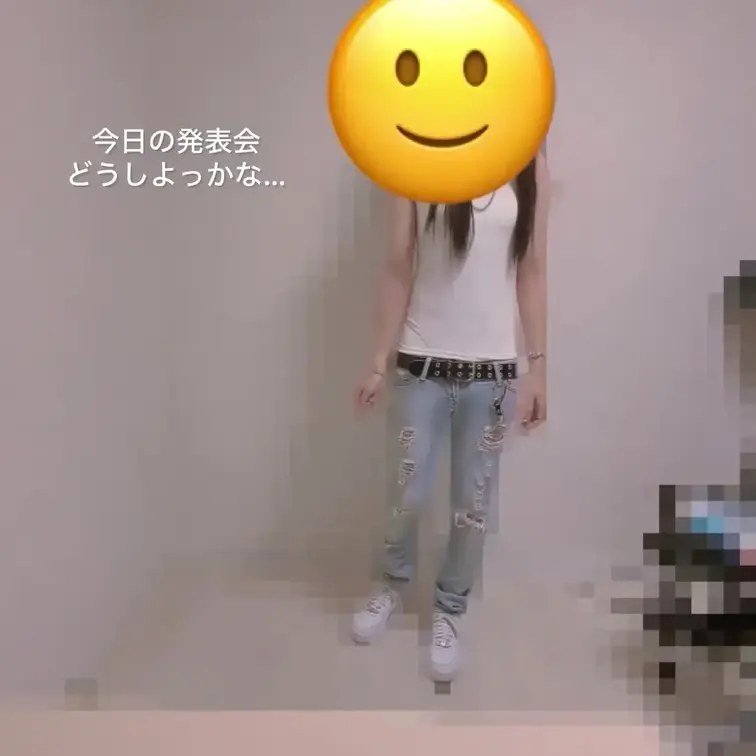 ほぼ下着姿な学園のアイドルちゃん